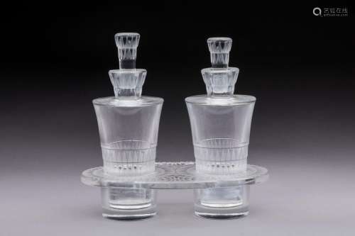 Lalique France   <br />
Huilier vinaigrier modèle « Bourguei...