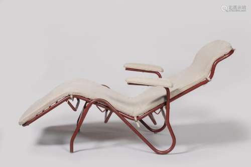 Années 1930<br />
Chaise-longue orientable en métal tubulair...