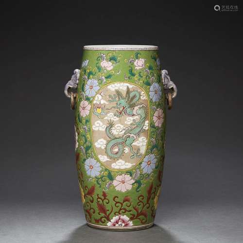 VASE BALUSTRE<br />
en porcelaine polychrome dans le style d...