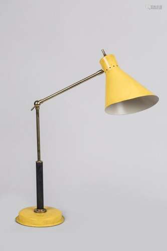 Lampe de bureau années 1960 en laiton et métal laqué jaune, ...