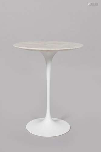 Eero Saarinen (1910-1961) <br />
Tablette d'appoint ronde mo...