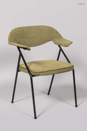 Robin Day (1915-2010)<br />
Fauteuil modèle 675 en tissu et ...