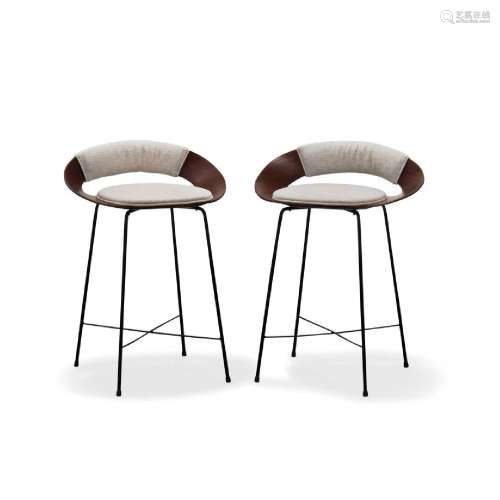 Due sgabelli - Two stools