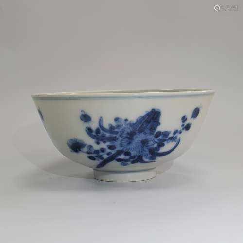 A Chinese 18th-century blue and white flower bowl