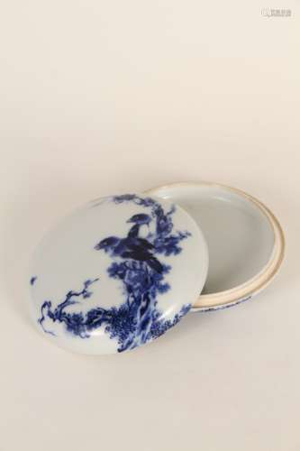 A Chinese 20th century blue-and-white bird lid box