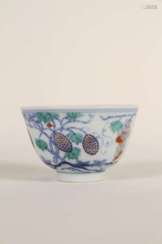 A Chinese 18th-century doucai grape pattern cup
