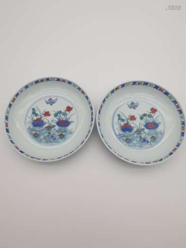 A Chinese 18th-century blue-and-white doucai flower plate