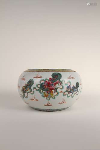 A Chinese 20th-century pastel floral porcelain
