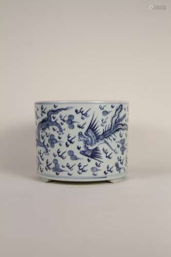 A Chinese 18th-19th century blue-and-white dragon pen holder