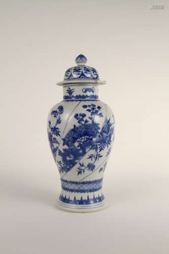 A colorful teapot of the 18th-19th centuries in China