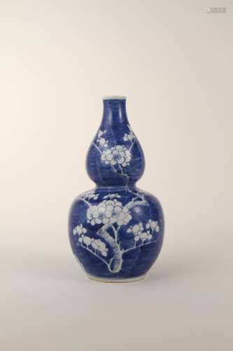 A Chinese 19th-century blue-and-white ice plum gourd bottle