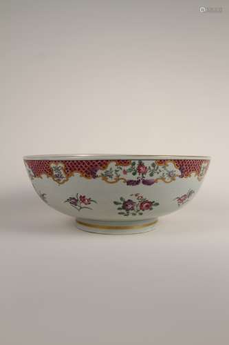 A large Chinese flower bowl of the 18th-19th centuries