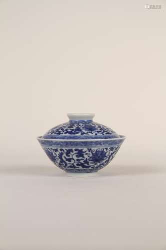 A Chinese 18th-19th century blue-and-white lotus lid bowl