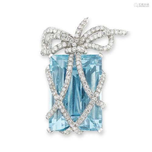 VERDURA AQUAMARINE AND DIAMOND 'WRAPPED' BROOCH