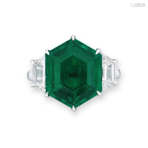 EMERALD AND DIAMOND RING