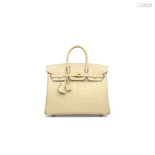 A MATTE VANILLE ALLIGATOR BIRKIN 25 WITH GOLD HARDWAREHERMÈS...