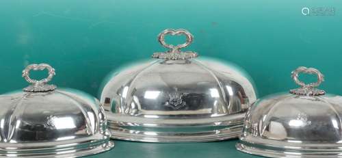 A SET OF THREE 19TH CENTURY SILVER PLATED GRADUATED OVAL CLO...