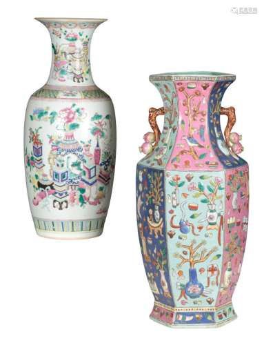 A LARGE CHINESE FAMILLE ROSE VASE