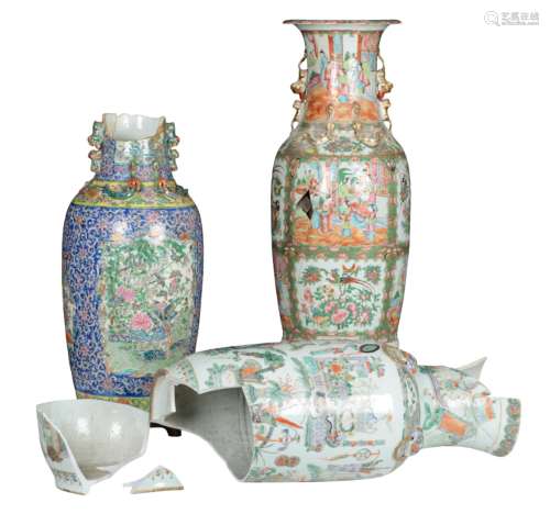 A GROUP OF THREE LARGE CHINESE PORCELAIN VASES
