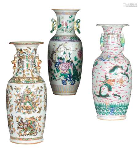 A LARGE CHINESE FAMILLE VERTE VASE