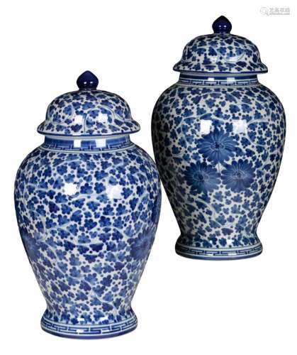 A PAIR OF BLUE AND WHITE PORCELAIN GINGER JARS