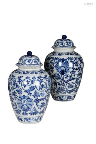A PAIR OF BLUE AND WHITE PORCELAIN GINGER JARS
