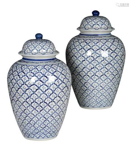 A PAIR OF BLUE AND WHITE PORCELAIN GINGER JARS