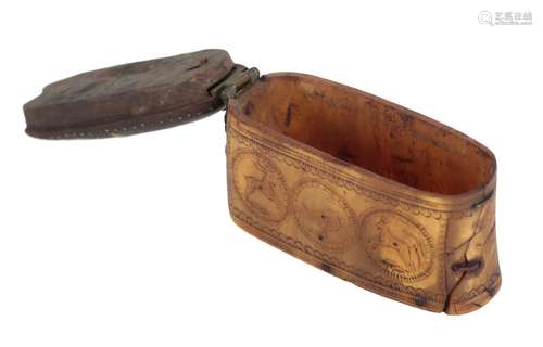 AN 18TH CENTURY CONTINENTAL HORN SNUFF BOX