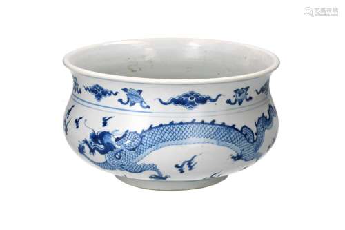 A blue and white porcelain censer