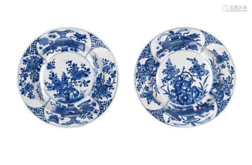 A pair of blue and white porcelain deep dishes with scallope...