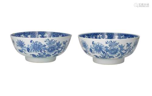 A pair of blue and white porcelain bowls