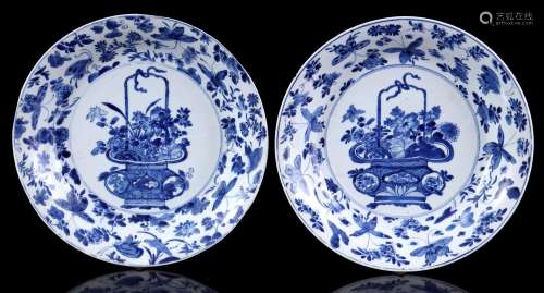 2 porcelain dishes