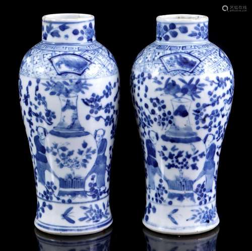 2 porcelain vases