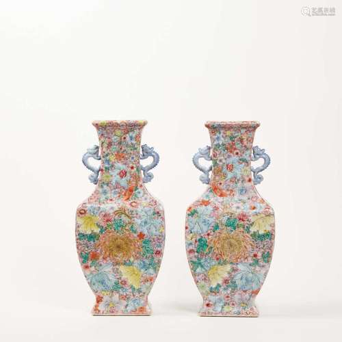 Chine, période Guangxu<br />
<br />
Paire de vases en porcel...