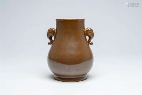 A Chinese monochrome brown 'hu' vase, Qianlong mark, 19th C.