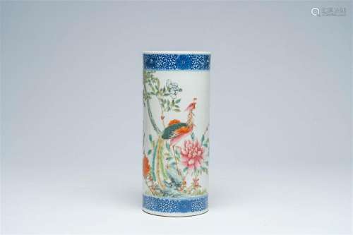 A Chinese famille rose 'phoenix' hat stand, 19th/20th C.