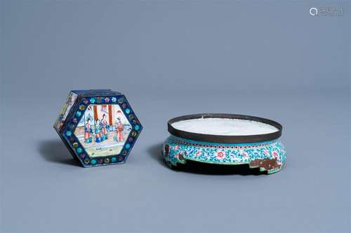 A Chinese Canton enamel box and a stand, 18th/19th C.