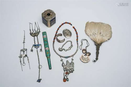 A varied collection of Chinese jewelery and metalwork, 19th/...