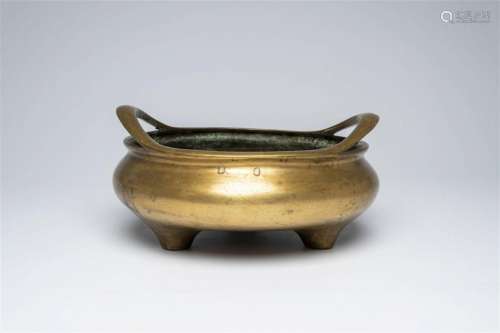 A large Chinese brass censer, Xuande mark, 19th C.