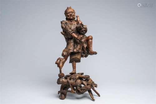 A Chinese rootwood 'Immortal' figure, 19th/20th C.