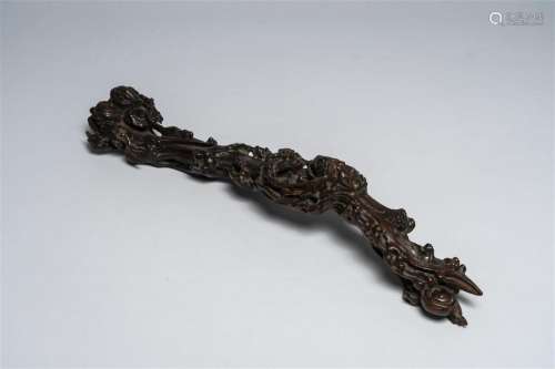 A Chinese carved wood ruyi scepter, 19th/20th C.