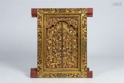 A South-Chinese gilded wooden door fragment, 19th C.