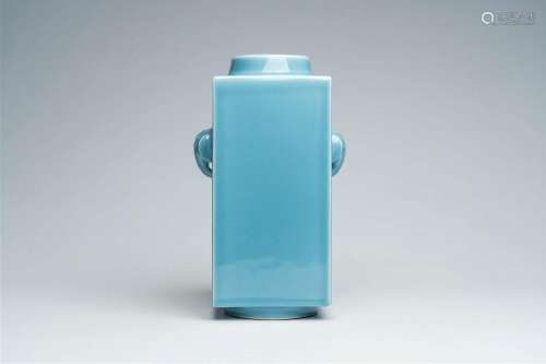 A Chinese lavender blue 'cong' vase, Tongzhi mark, 20th C.