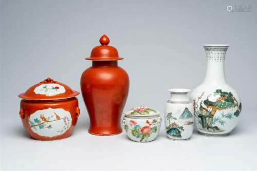 A varied collection of Chinese polychrome porcelain comprisi...