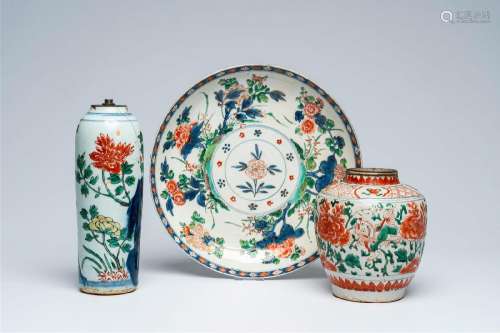 A Chinese verte-Imari plate with floral design, a wucai vase...