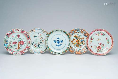 Five Chinese famille rose and verte plates with antiquities ...