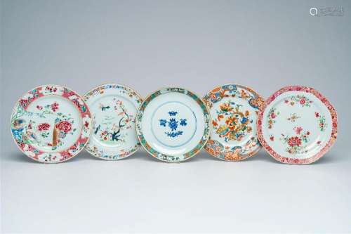 Five Chinese famille rose and verte plates with antiquities ...