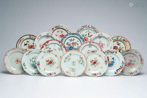 Sixteen Chinese famille rose and Imari style plates with flo...