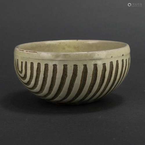 Chinese Cizhou ware deep carved bowl