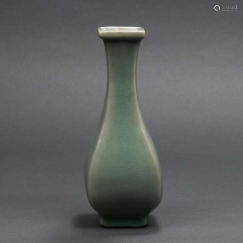 Chinese Longquan celadon glazed square-form vase